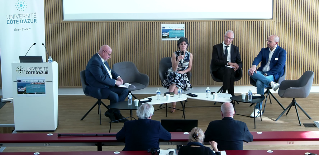Les participants à la table ronde